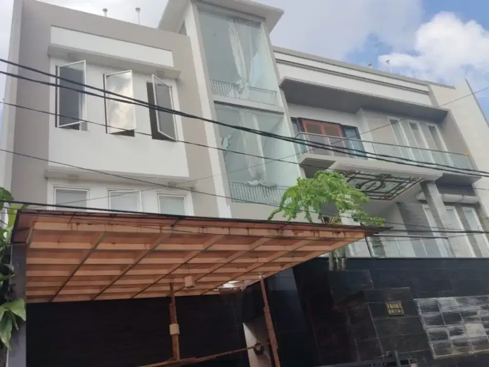 Rumah Kokoh dengan Desain Elegan di Kelapa Hijau, Kelapa Gading – Jakarta Utara