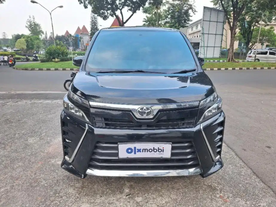 LOW DP Toyota Voxy 2.0 Bensin-AT 2018 NRS