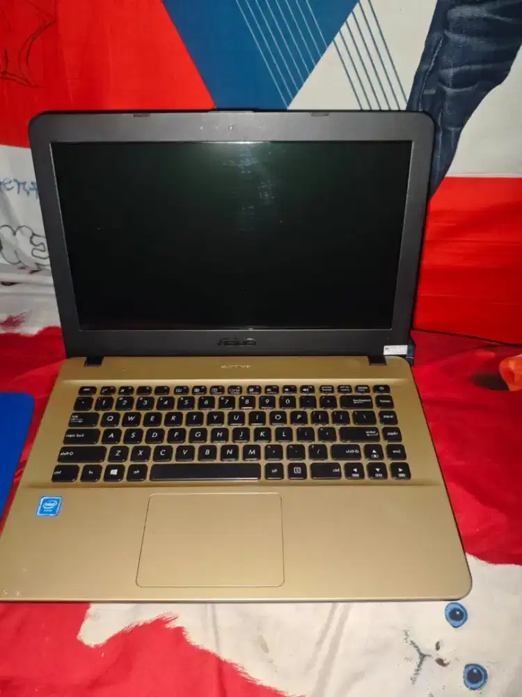 LAPTOP ASUS CELERON 2/1TB BARU 2BULAN
