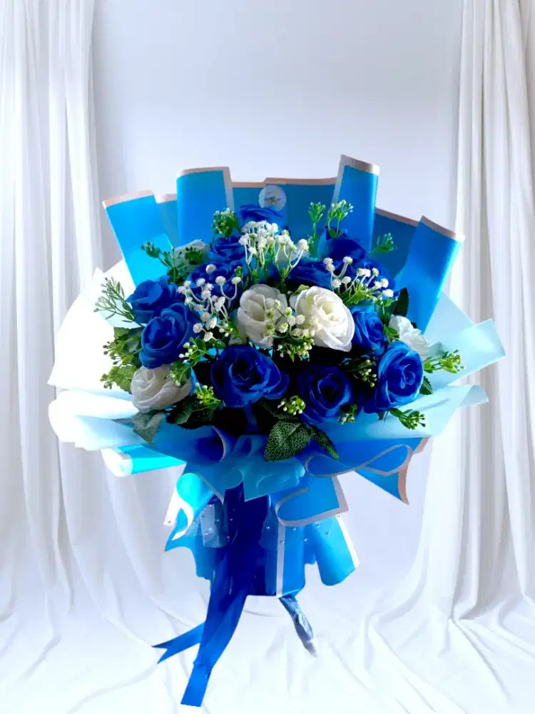 Buket bunga biru