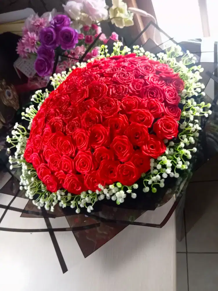 Buket mawar  100 kuntum