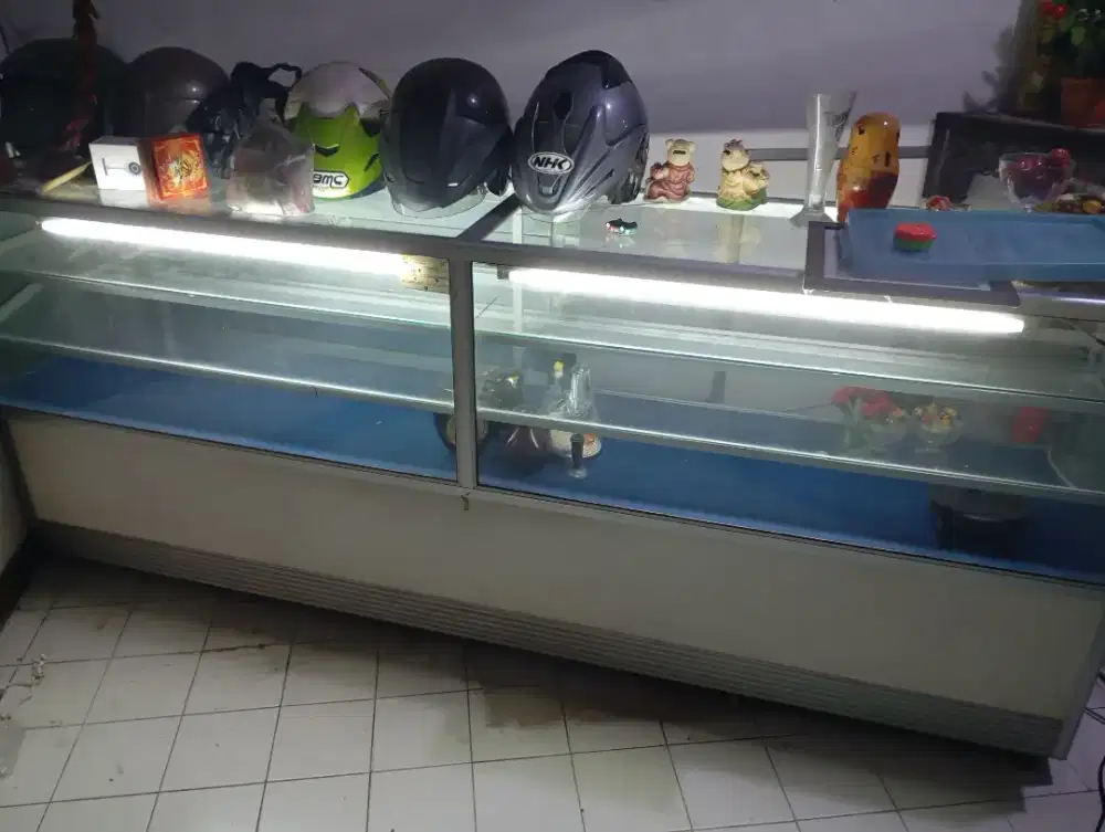 Di jual estalase second