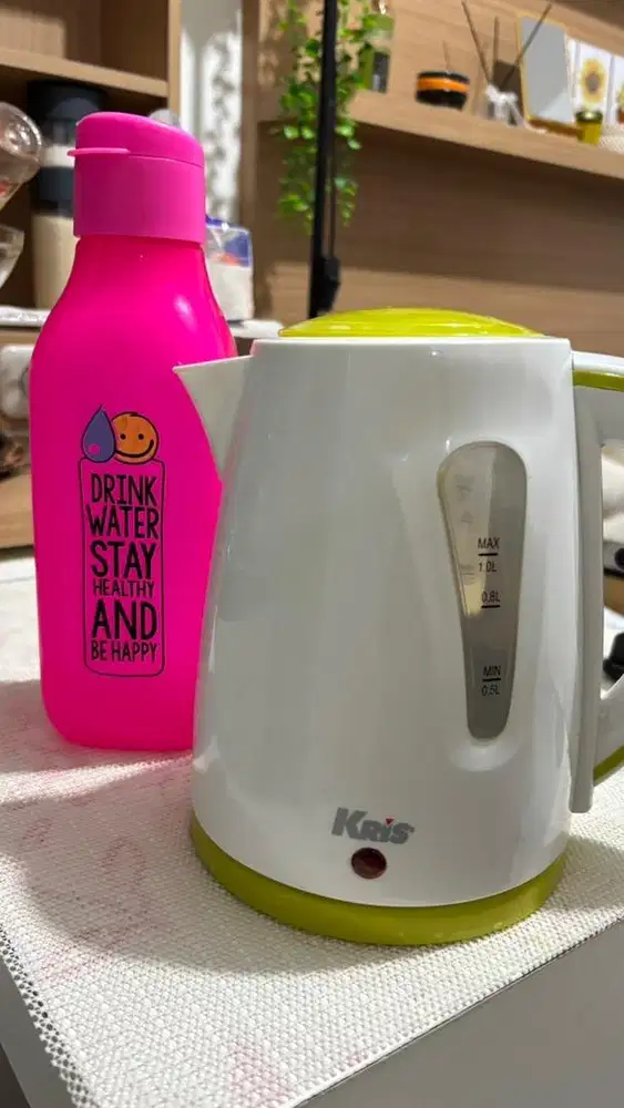 Pemanas Air merk Kris Bonus Tupperware