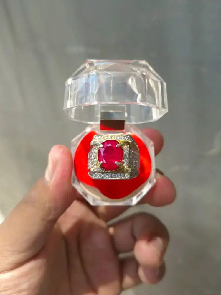 Batu Ruby Merah