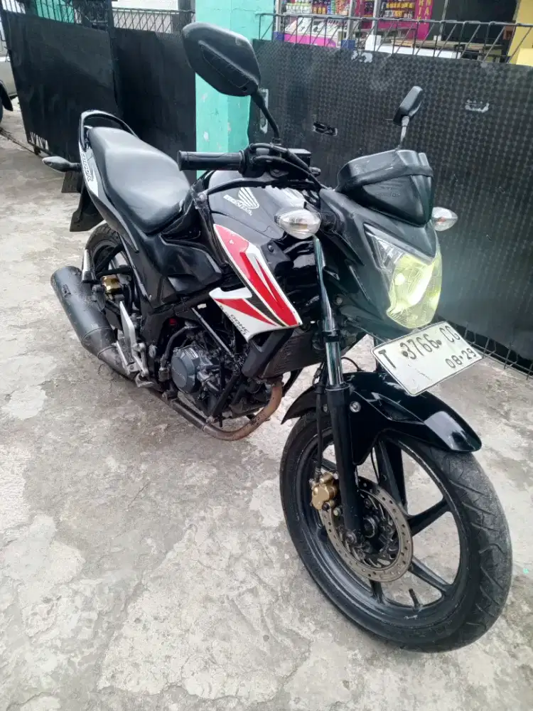 Honda CB150R StreetFire black