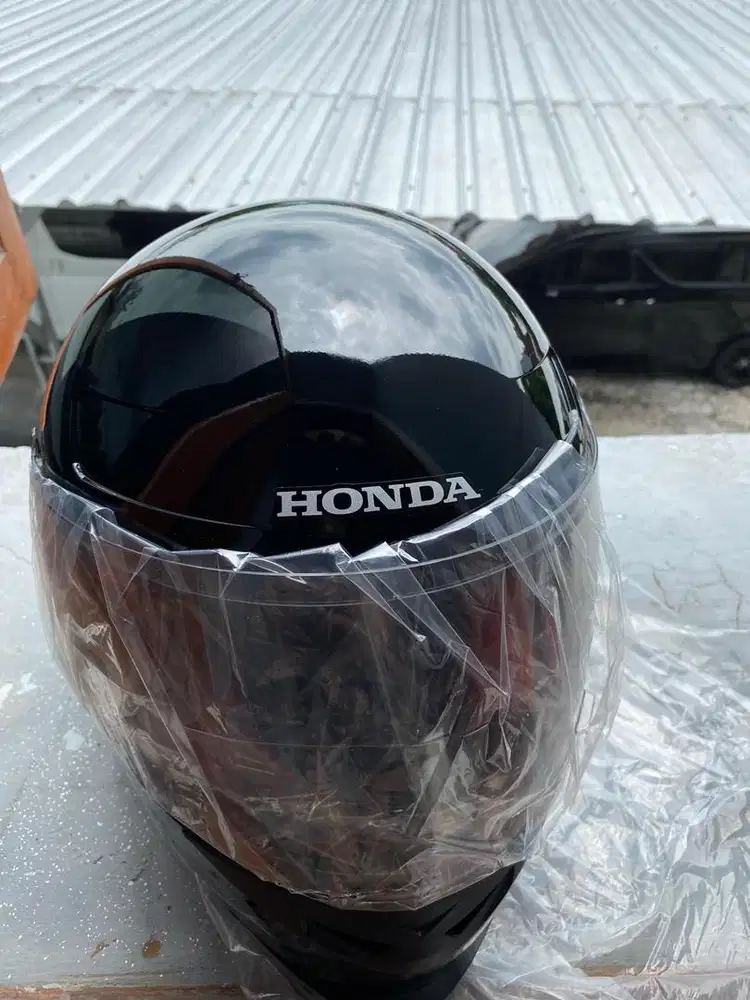 Barang bekas layak pakai (helm, raket, sepatu, mixer, hairdrayer)