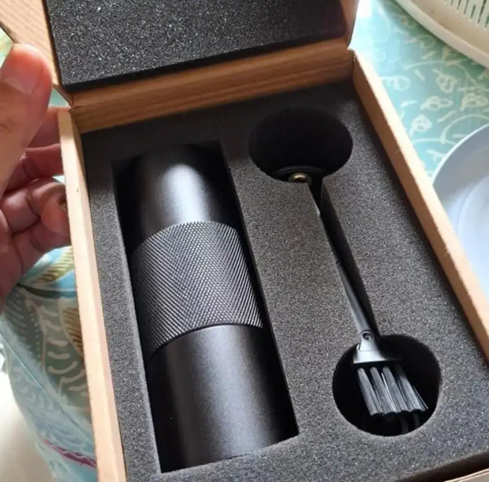 Hand Grinder. Penggiling biji kopi.