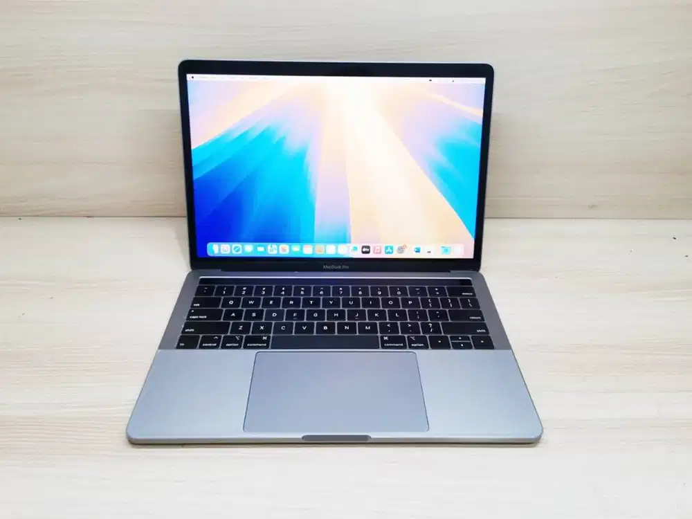 Macbook Pro 2019 13inch Core i7 16GB 256GB