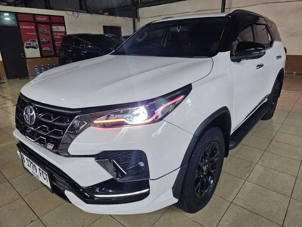 Toyota Fortuner New VRZ 2.8 GR Sport 4x2 At 2022 Putih Facelift