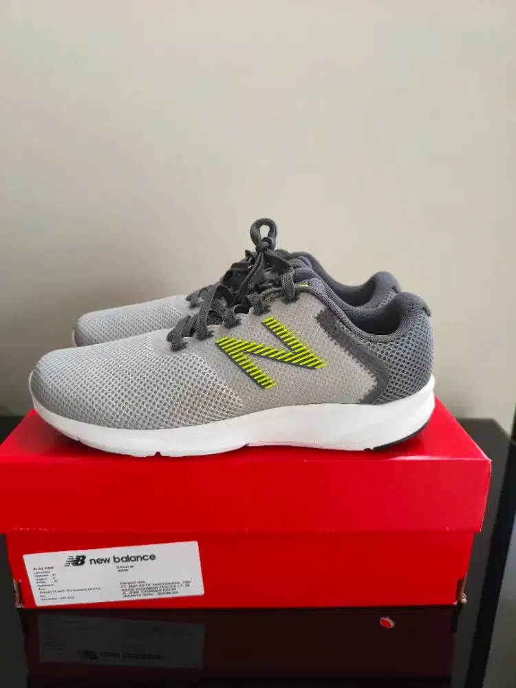 Sepatu New Balance gray sz 42
