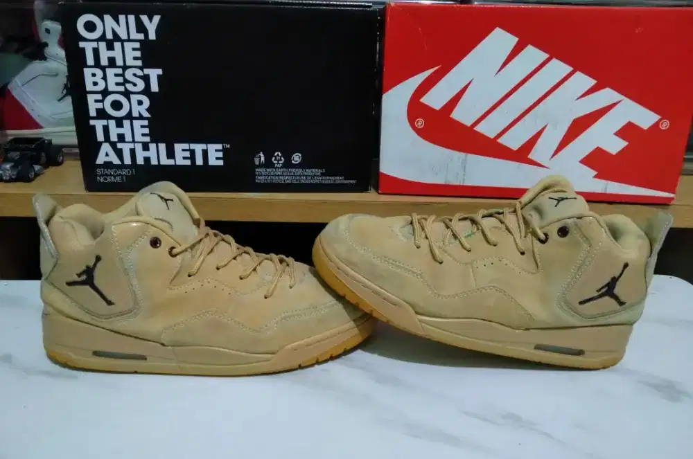 Sepatu Basket Nike Jordan Courtside