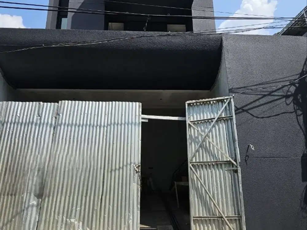 Dijual Rumah Baru 3 lantai Komplek Taman Ratu Jakarta Barat