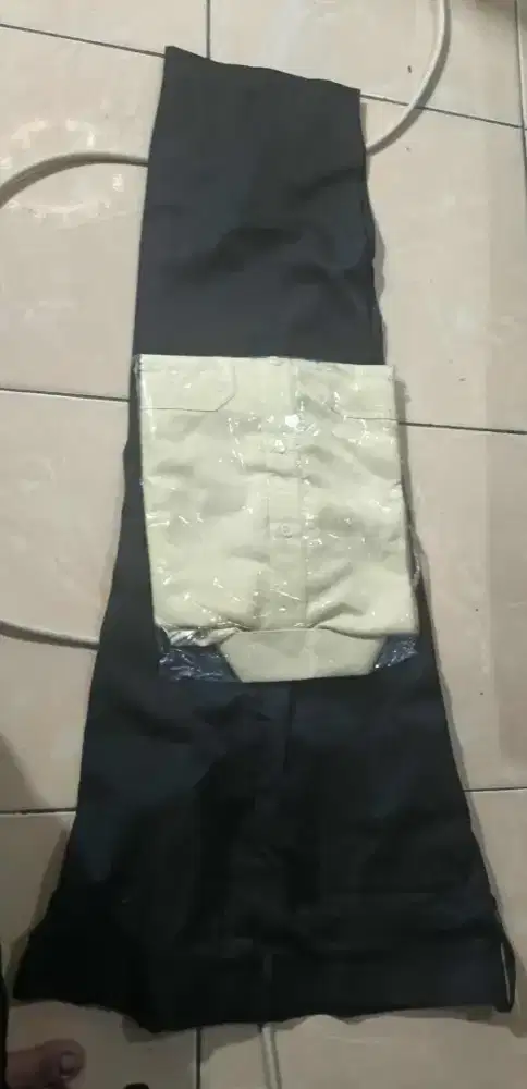 Di jual sepatu pdl, celana pdh dll