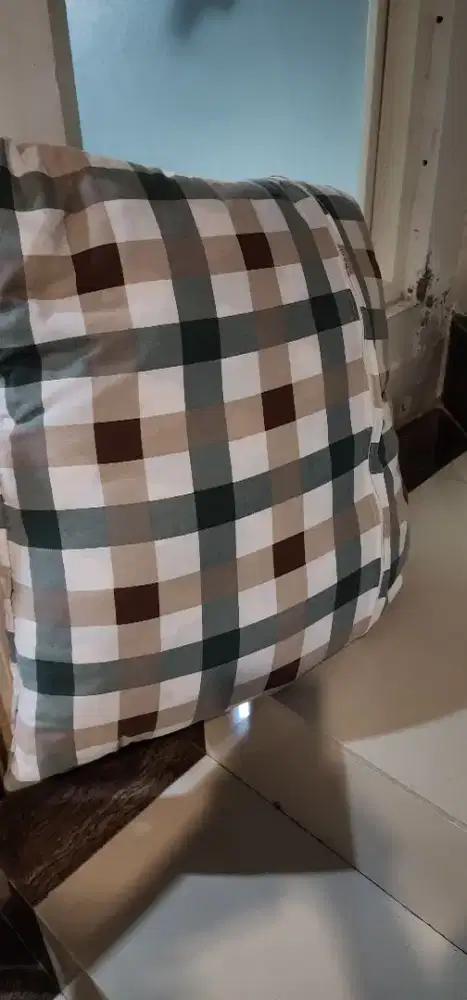 Bantal kotak kondisi bekas