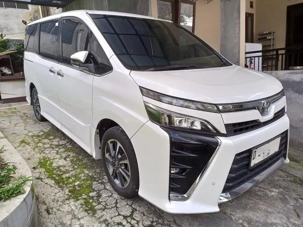 Toyota voxy 2018 bandung