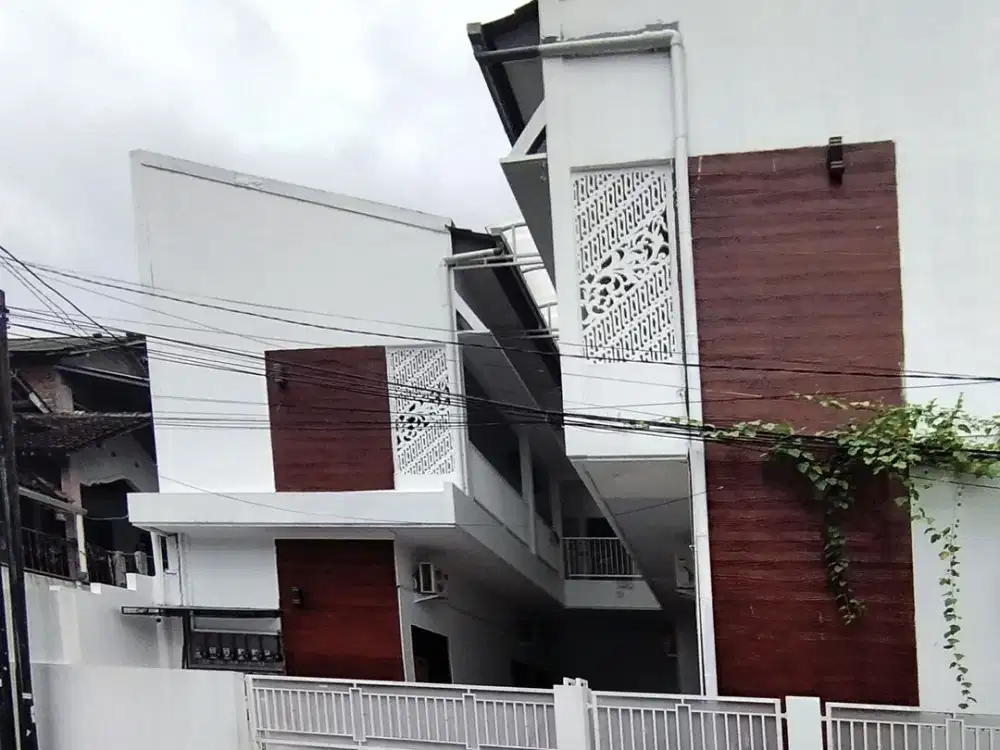 DEKAT UGM JOGJA, DIJUAL KOST EKSKLUSIF FULL PENGHUNI