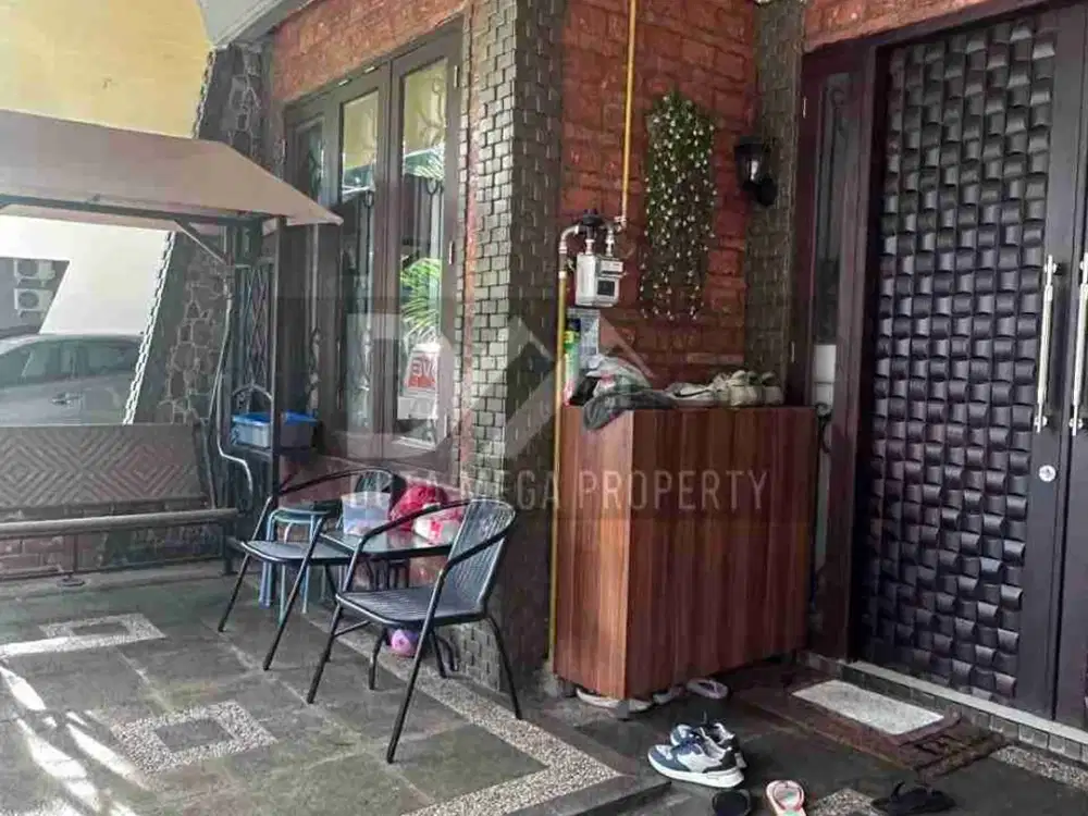 Rumah cantik full renovasi semi furnished cluster boulevard GrahaRaya Bintaro Jaya