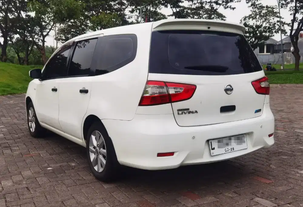 Grand Livina putih 2013 matic