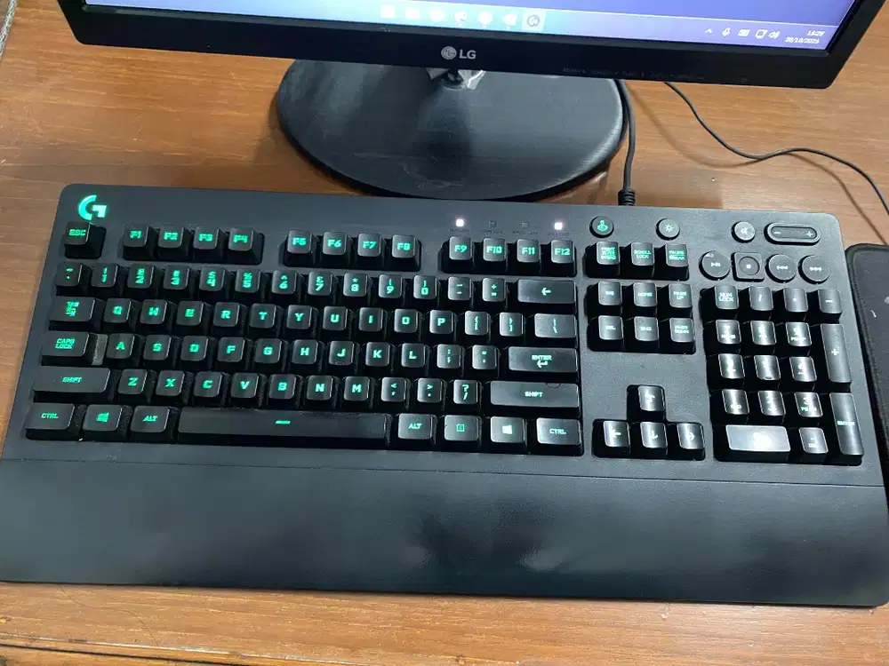 Keyboard Logitech G213