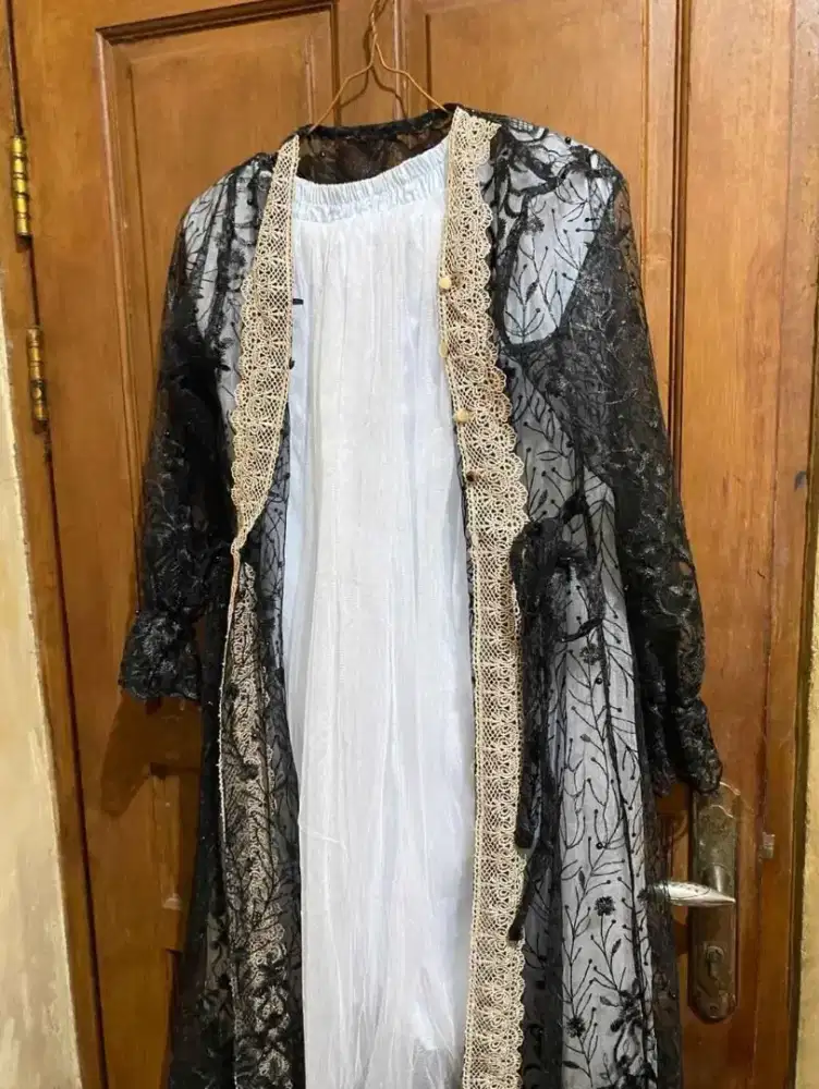 One set kebaya outer dan Rok