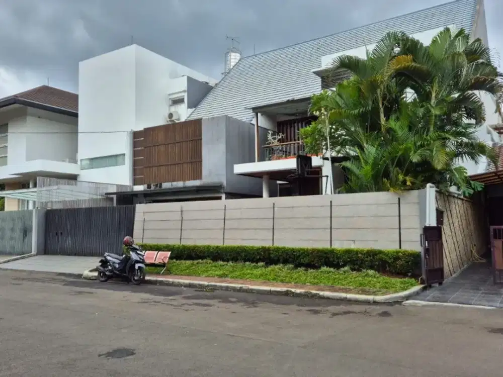 Rumah 2 Lantai di Taman Gandaria, Hanya 4 Menit ke Gandaria City