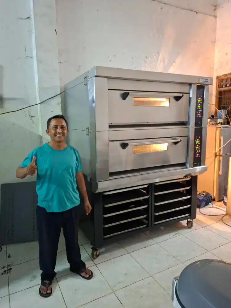 Oven gas 2 deck isi 6 loyang merk Sinmag Taiwan plus rak loyang roda