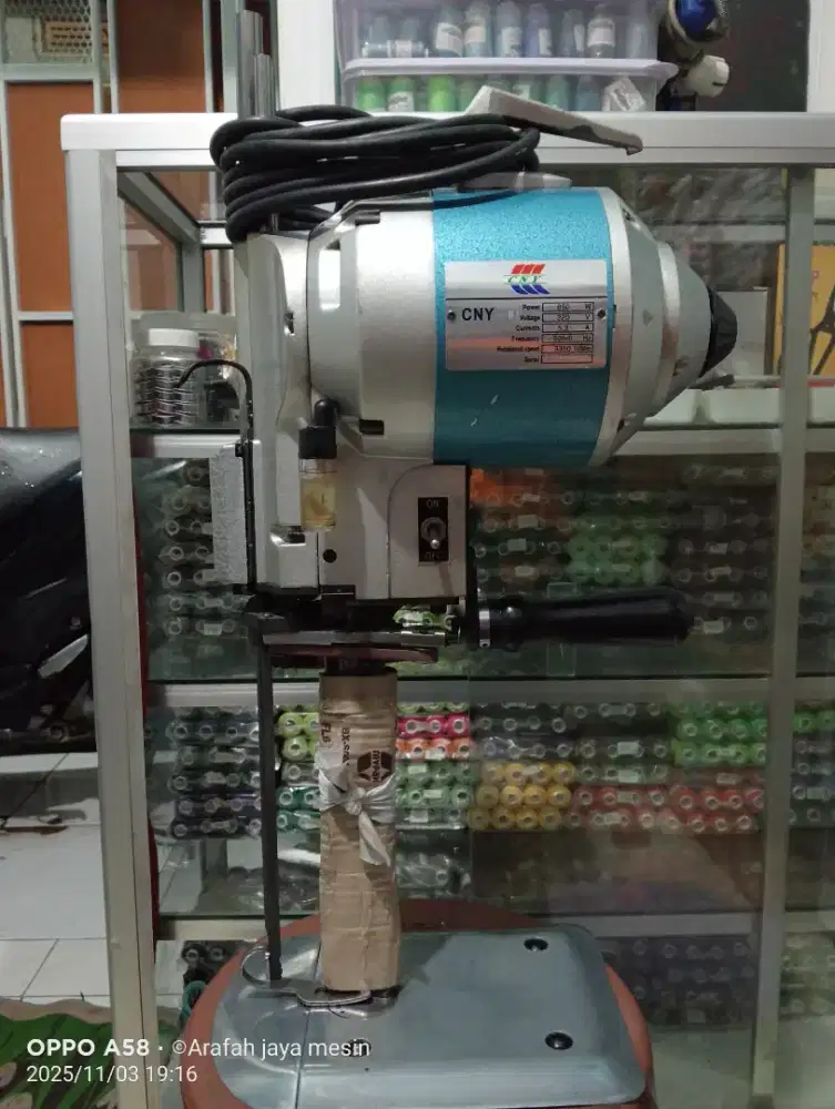 Mesin potong kain mrek CNY