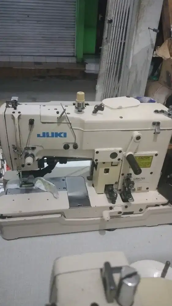 Mesin lobang kancing juki LBH781