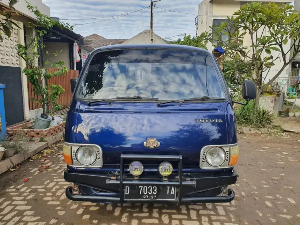 Toyota HIACE bensin 1.6 th 1981
Mesin halus sehat