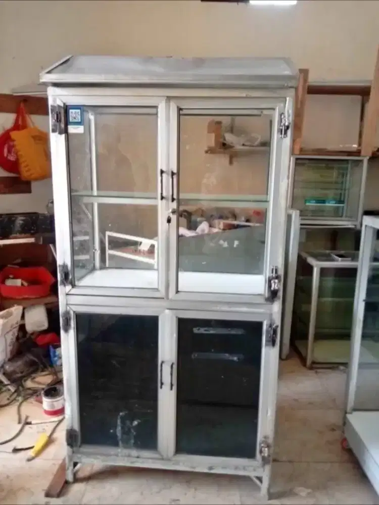 Etalase bensin bekas