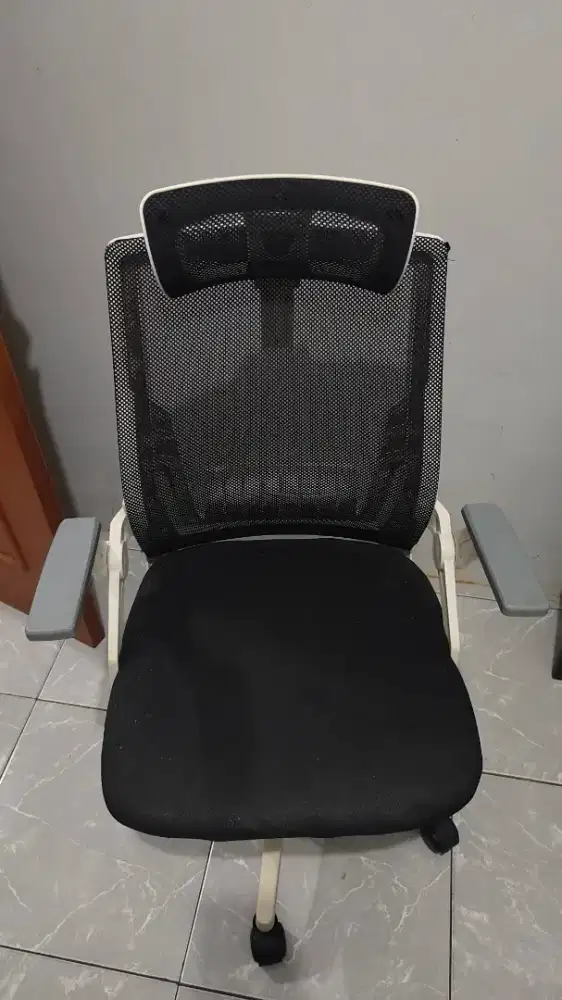 Kursi gaming sandaran kepala kursi