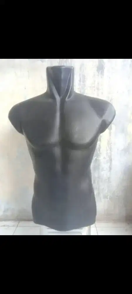 Manekin patung setengah badan