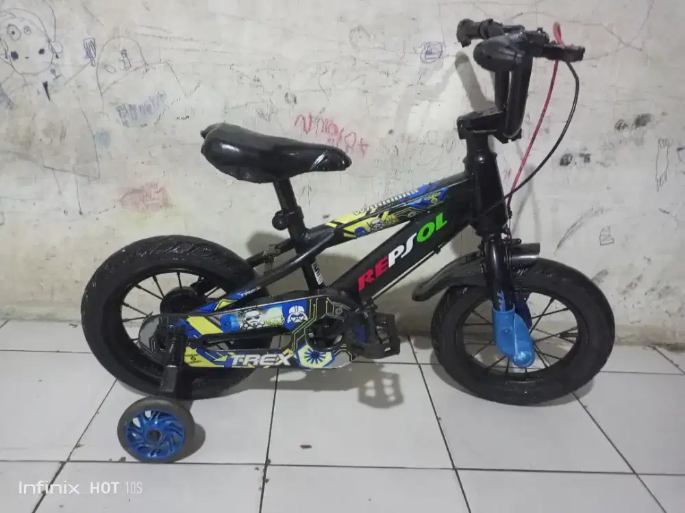 SEPEDA ANAK COWOK UKURAN 12 PLUS RODA BANTU KOKOH SIAP PAKAI