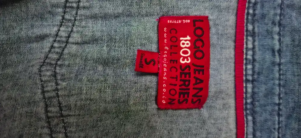 Kemeja Jeans Merk Logo