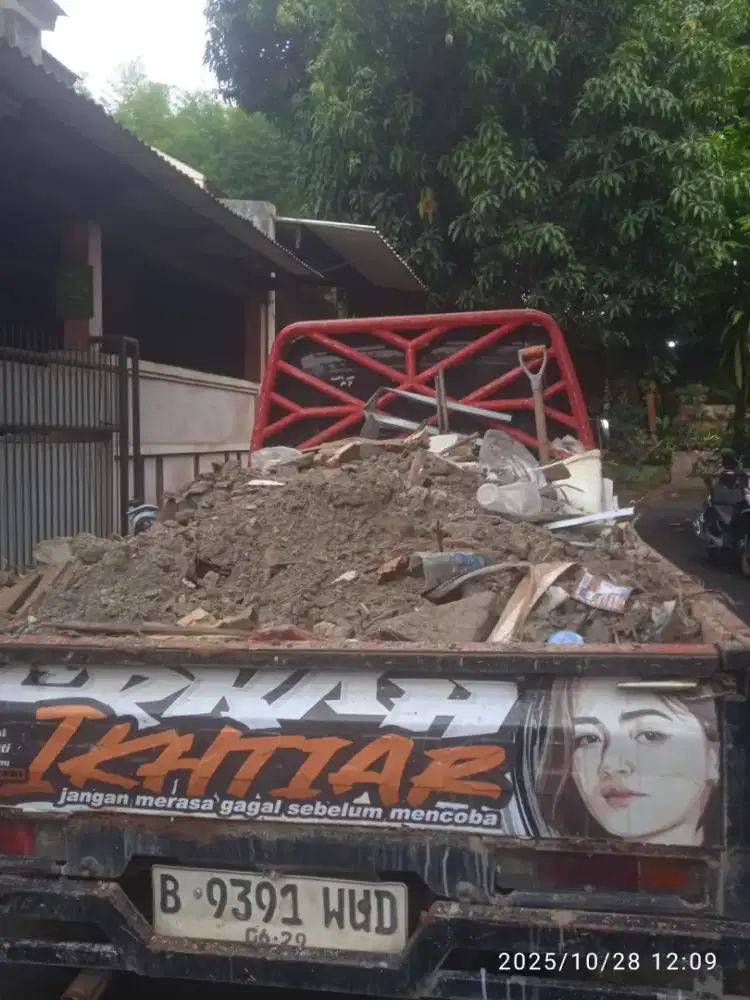 Mobil angkut puing/sampah