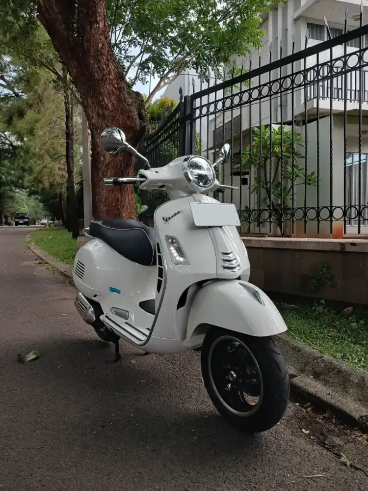 VESPA GTS I-GET LED 2023 LIKE NEW