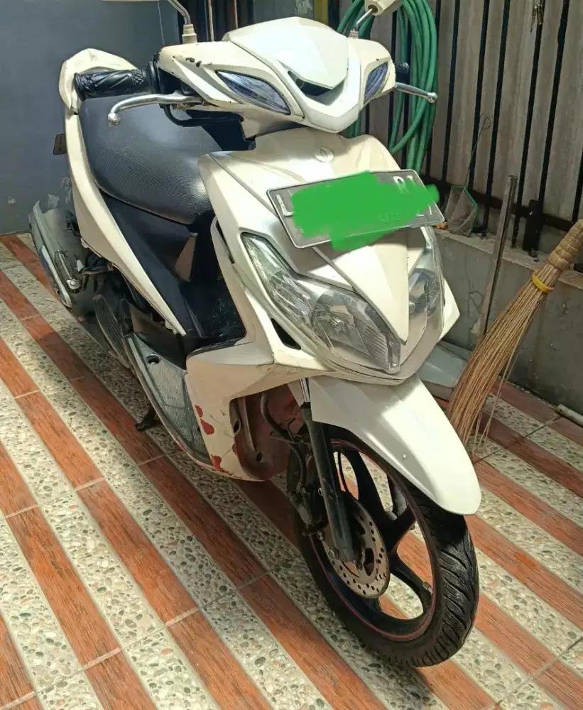 Xeon 2012 warna putih