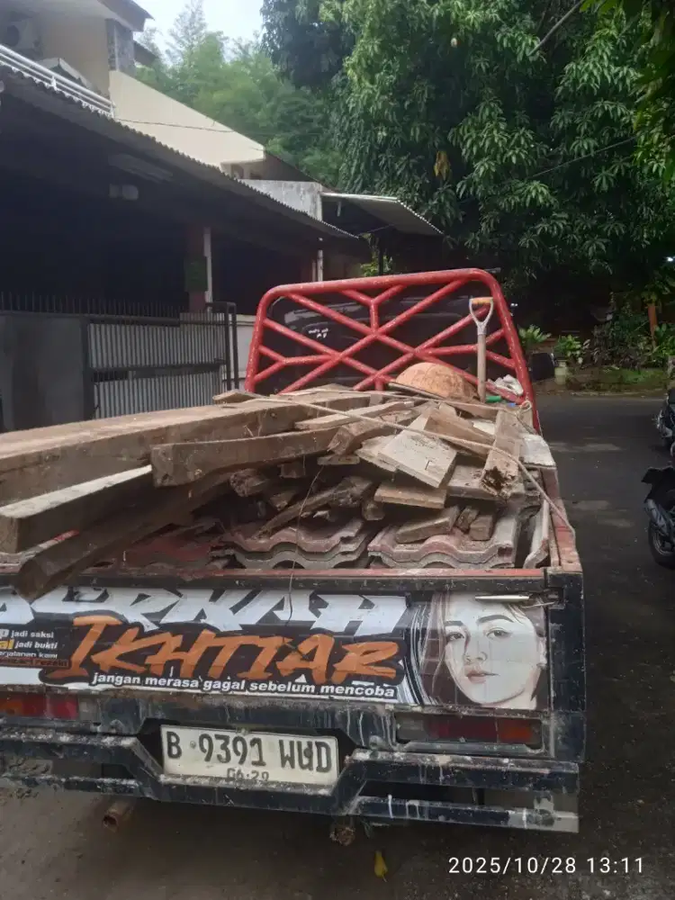 Mobil angkut puing/sampah proyek