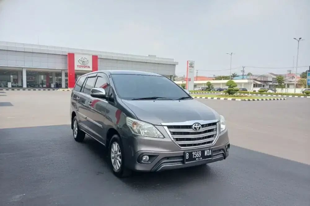 TOYOTA INNOVA E 2.0 AT 2015