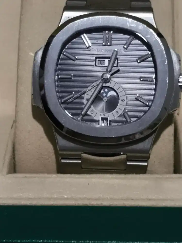 Patek Philippe nautilus Grey