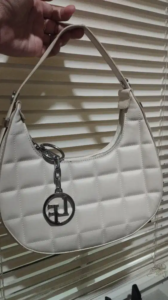 CUCI LEMARI JUAL TAS WANITA MURAH MERK HARGA NEGO