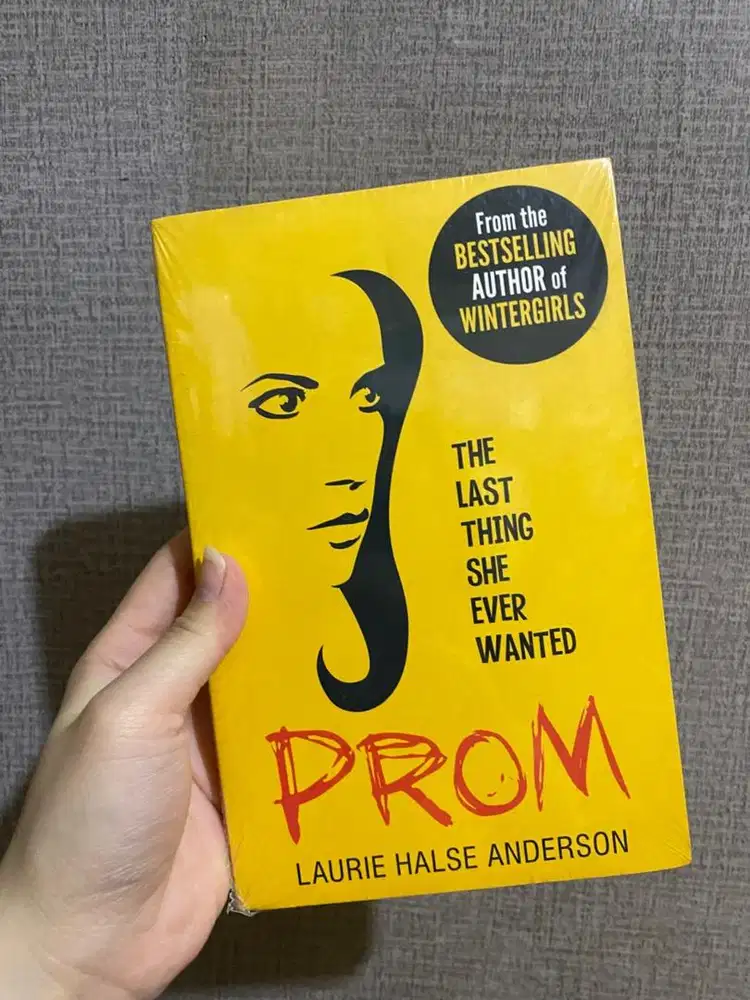 PRELOVED NOVEL (English) PROM
