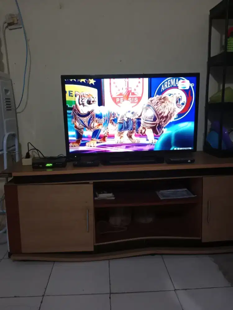 Dijual TV led sharp 32 inchi normal mulus
