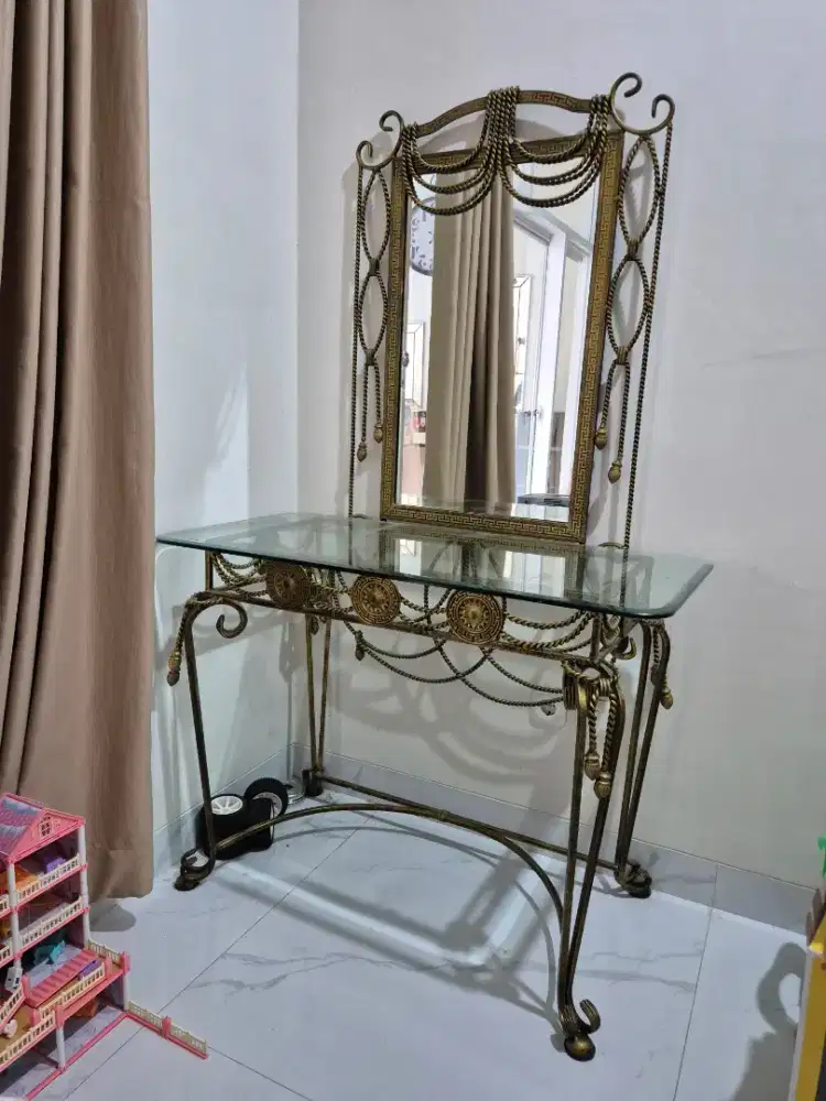 Meja rias kaca classic