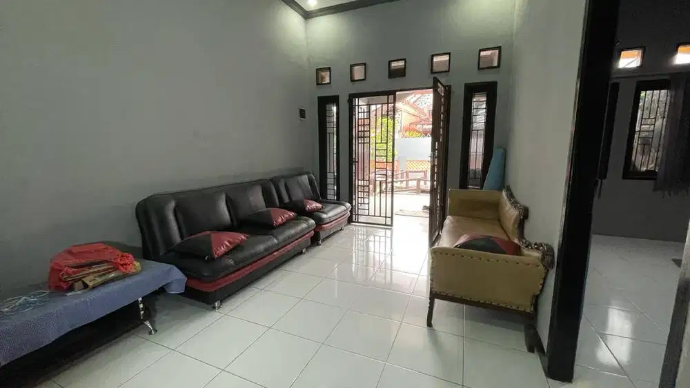 Disewakan Rumah Luas Bagus 4KT 2KM AC Shower Garasi KOMSEN Jatiasih