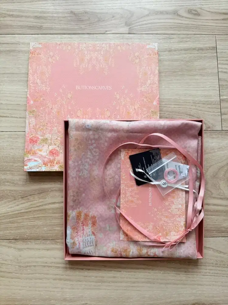 Buttonscarves New york 4