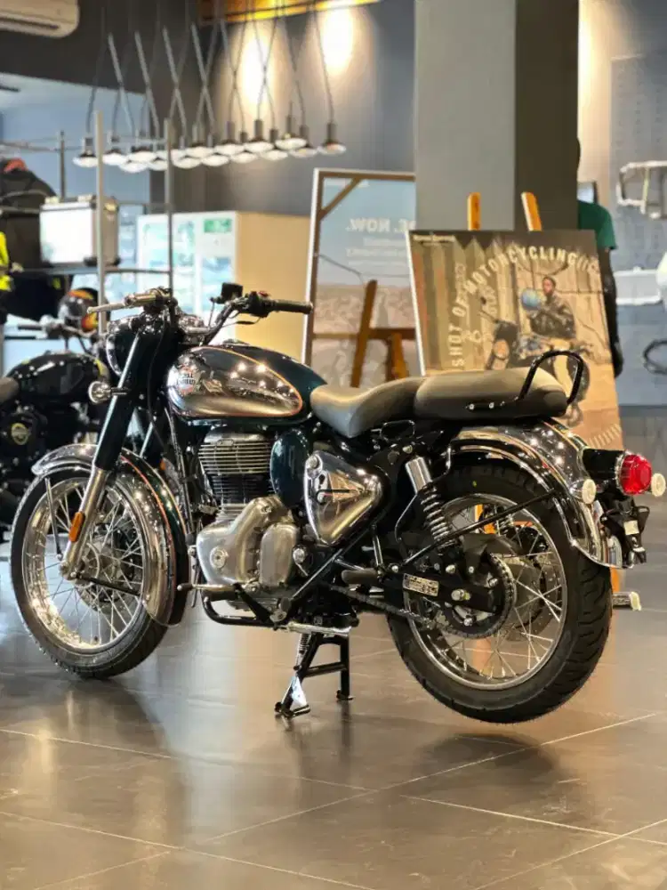 All new classic 350 Emerald green 2025