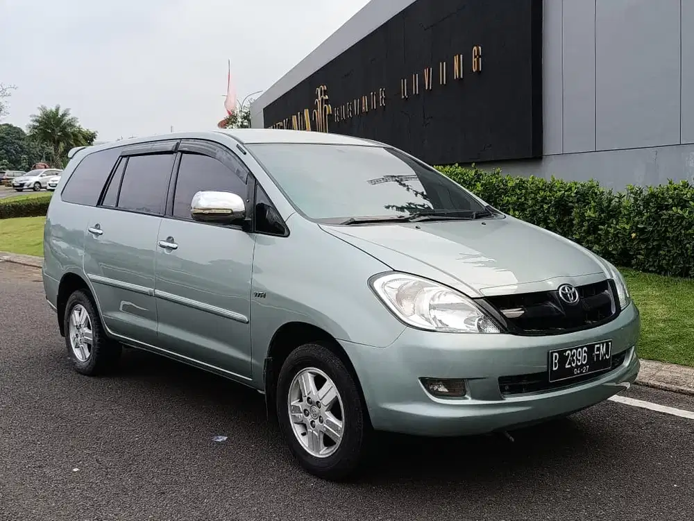 Toyota Kijang Innova 2005 Bensin