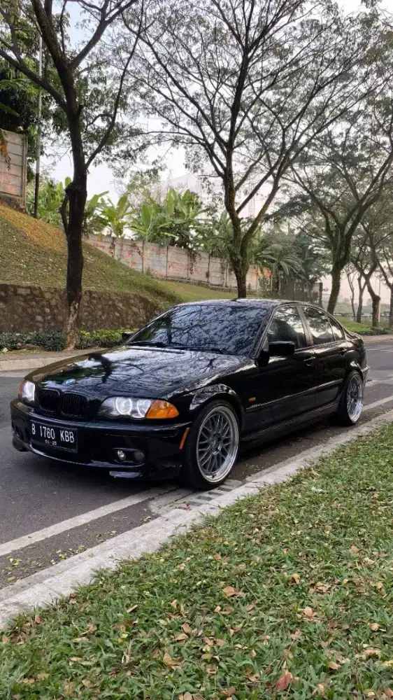 Bmw E46 325i tahun 2001