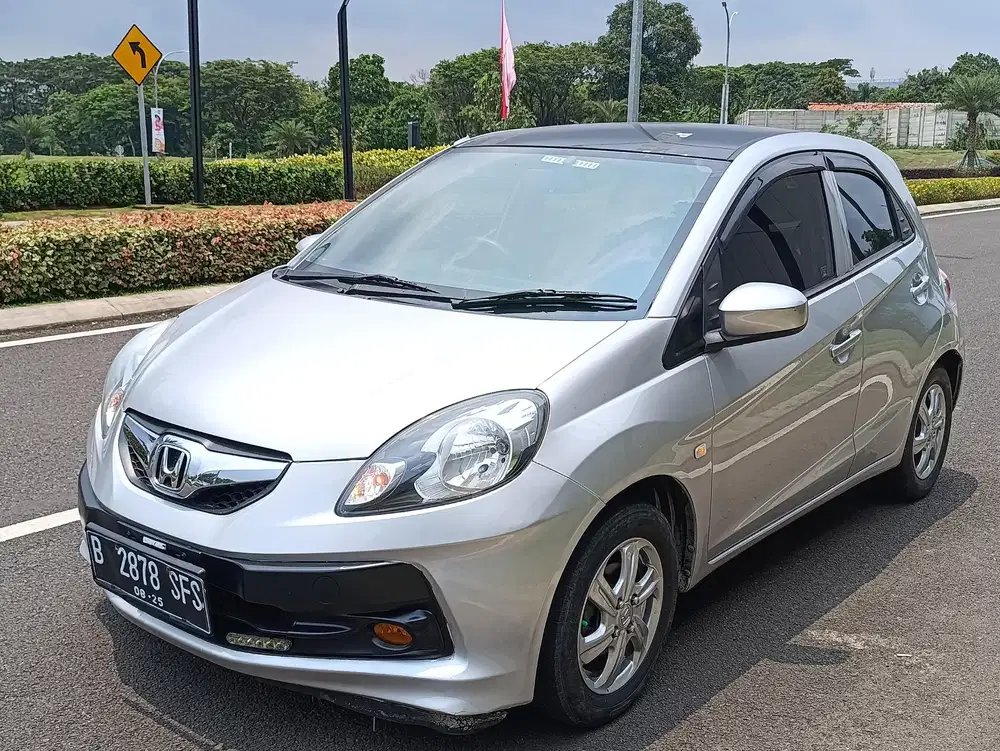 Dp 5 jt saja Honda Brio E At 2015 Bensin